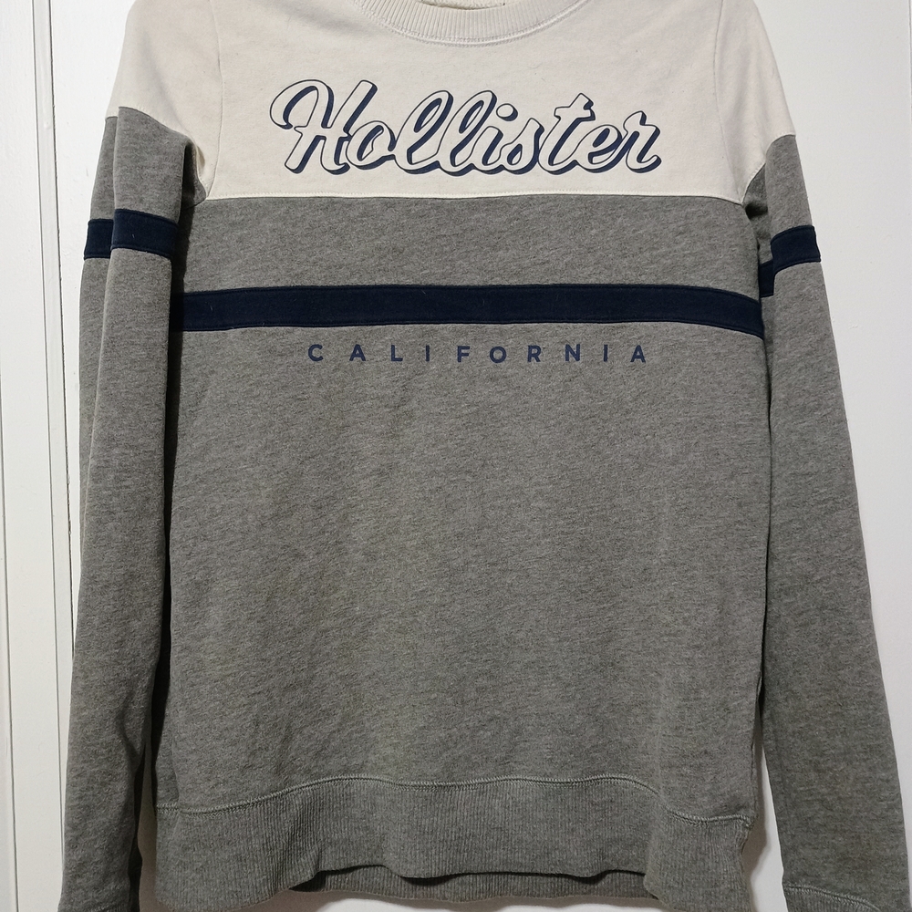 Hollister Men's Sweater in Gray and Cream